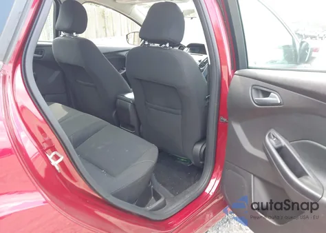 2016 Ford Focus Se z USA, uszkodzony, nr VIN 1FADP3F22GL368167